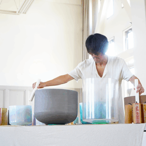 『波動の調律会 ─ 冬至に向けて心身を整えるクリスタルボウルLIVE』開催のお知らせ